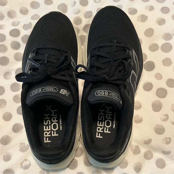 New Balance Women’s Fresh Foam X 880v14 Black with Sea Salt and Silver Metallic - Picture 10 of 16